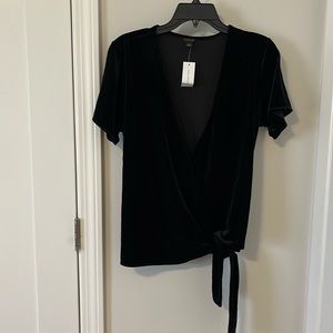 Ann Taylor black velvet wrap short sleeve top in size Medium (NEVER WORN)